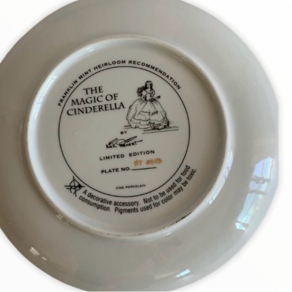 The Magic of Cinderella Limited Edition Plate - Picture 4 of 5